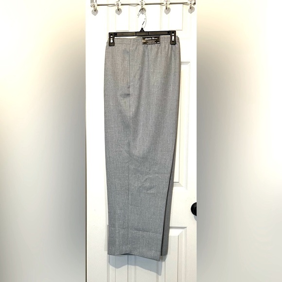 Alfred Dunner Lady Like, Classic Fit, Comfort Waist Proportioned Short, Gray 24W - Picture 2 of 10
